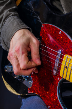Päť spôsobov ako zarobiť peniaze ako profesionálny gitarista